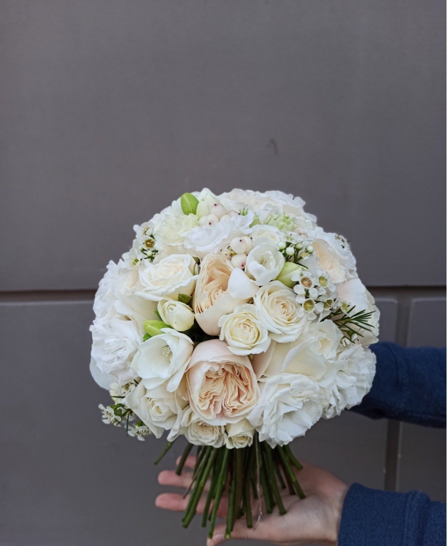 Bridal bouquet LOV 1